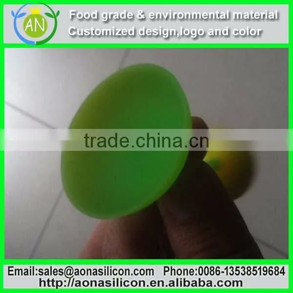 silicone case speaker with suction for phone bluetooth convenient use