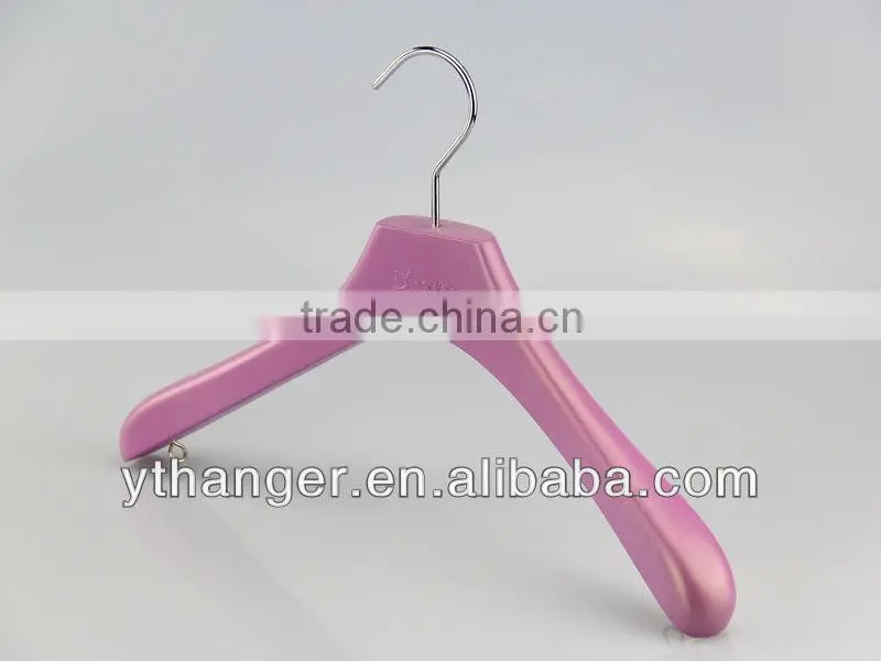 RMS001 black coats hangers plastic hangers with cross bar