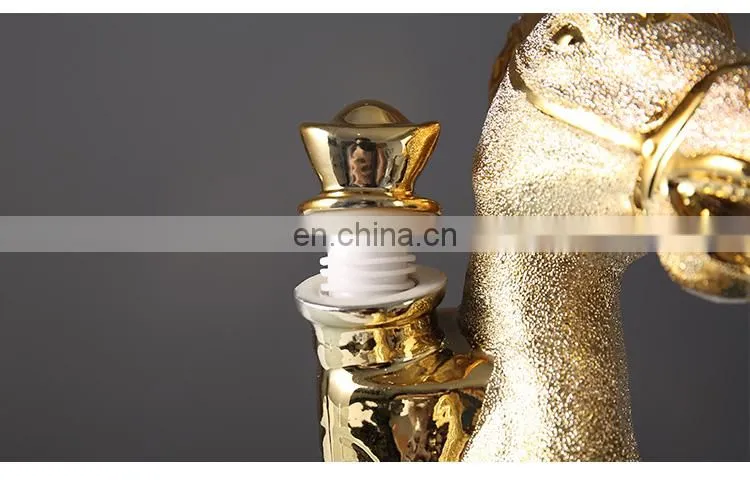 Design Custom Made 2500ml Ceramic Horse Shape Wine Bottle for Liquor/Whisky/Brandy