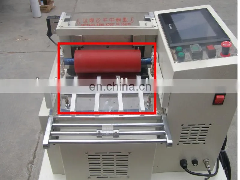 Automatic rubber band cutting machine