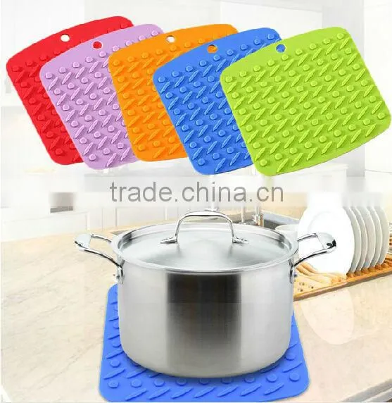 Square embossed silicone pot holder