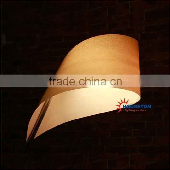 Latest product decor modern hotel wood base floor lamp,Modern hotel wood base floor lamp,Wood base floor lamp F1002-135