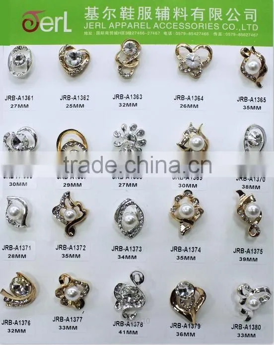 Plastic pearl&crystal button