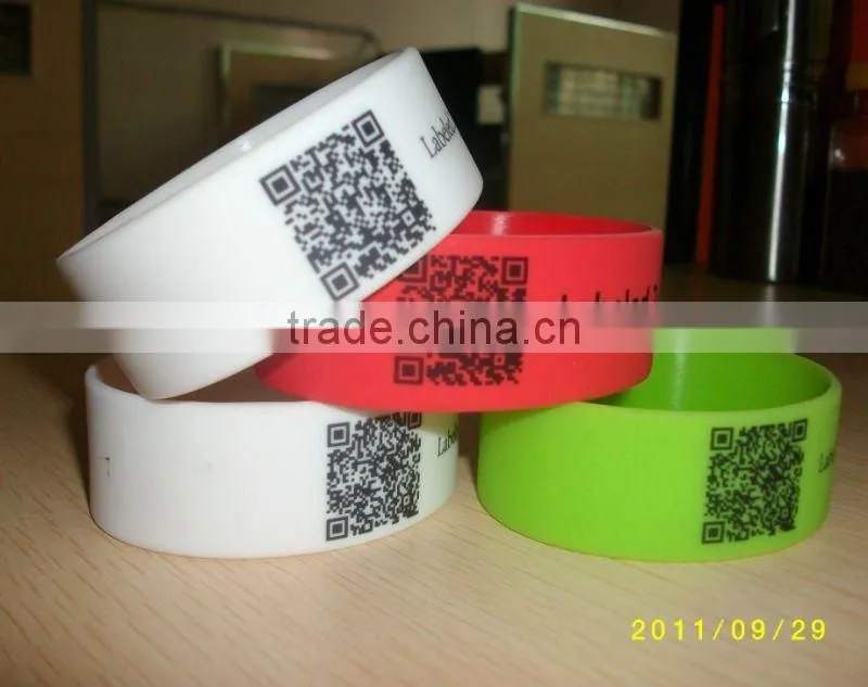 Silicone Engravable unique qr bracelet with tin box