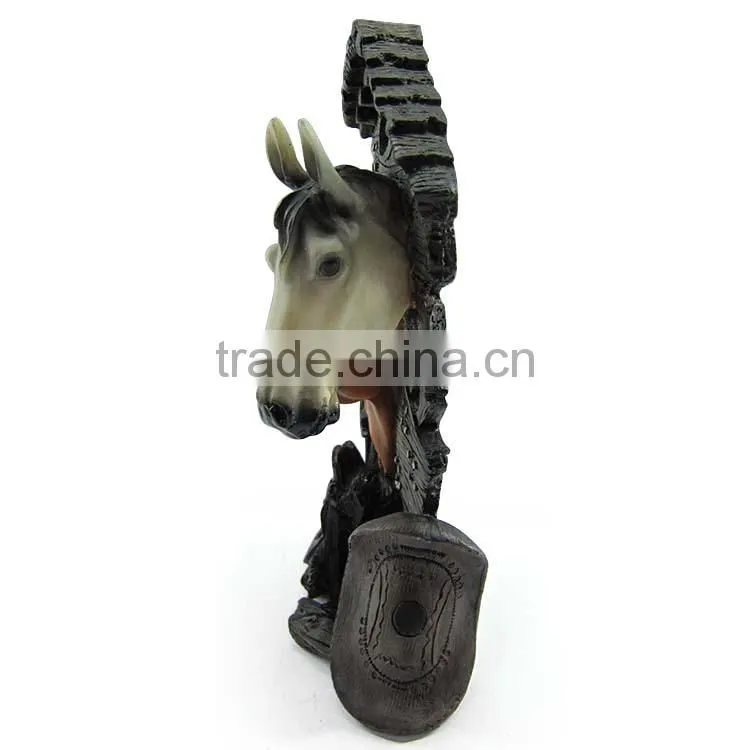 2015 hot selling resin horse head for business gift
