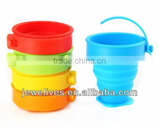 Dust proof travel toothbrush holder