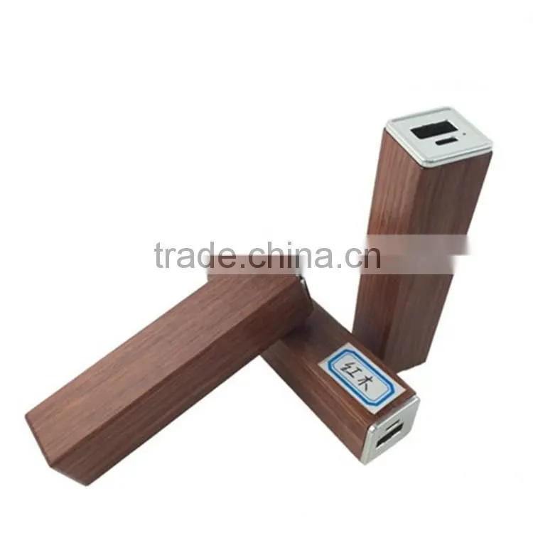 Wooden material cylindrical shape 2600mAh mobile powerbank charger with laser engraving logo as premium promotion gift