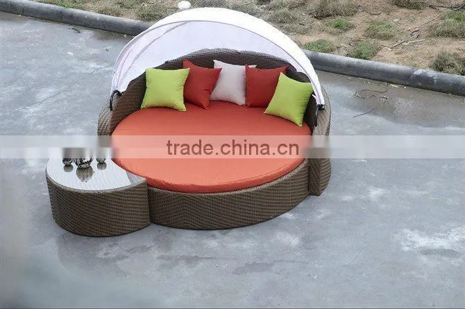 rattan/wicker outdoor sun lounger
