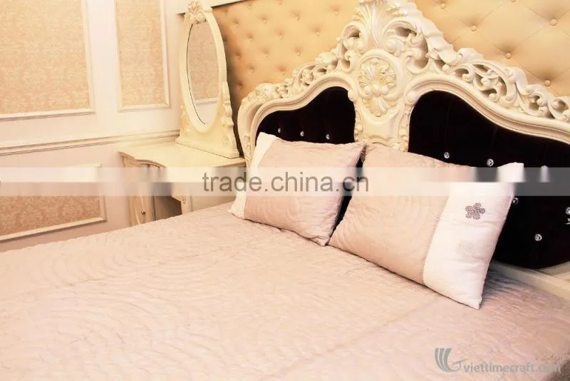 Hand embroidered blanket made from natural mulbery silk, rich proteiin, warm and breathable, 100% handmade in Vietnam