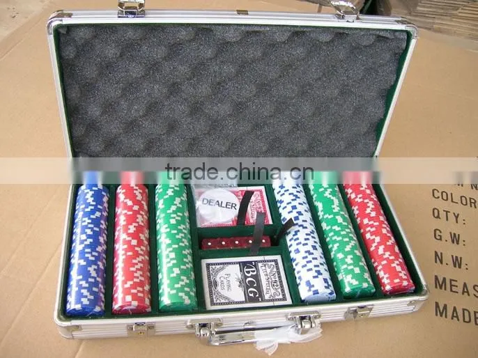 Poker Set with 400 chips and carrying case