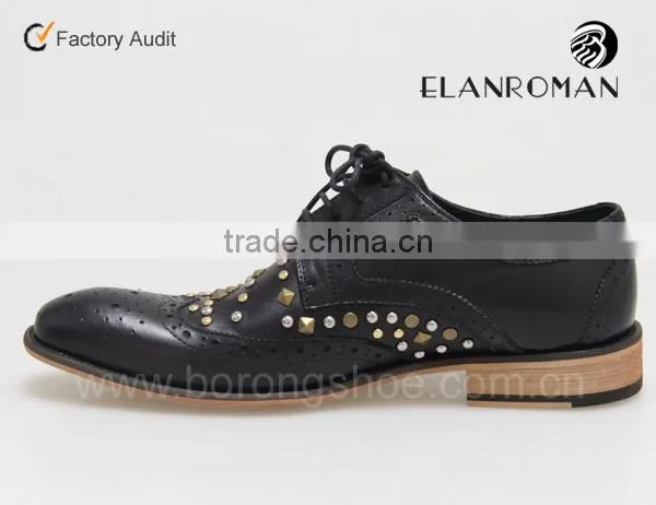 Stylish men Brogue design leather shoes wiht rivet