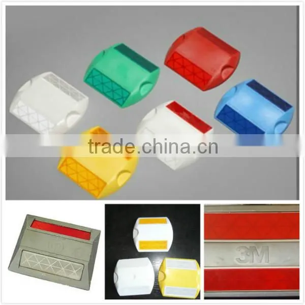 strong reflective yellow and white ceramic road stud