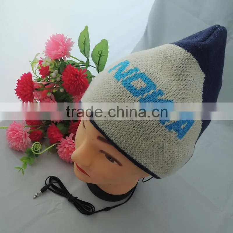 Uneed knitted beanie hat with headphone