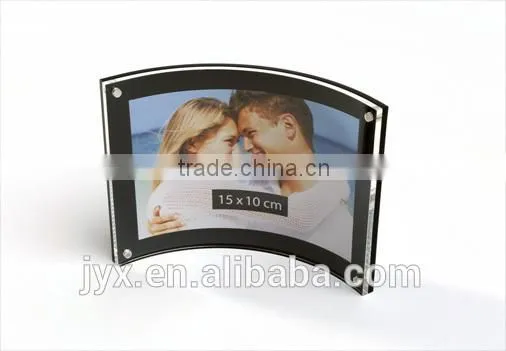 Desk top Picture Frame with magnetic closure