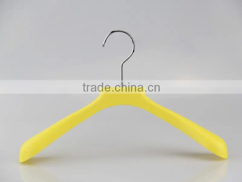 HA6957 cheap plastic coat hanger new design women clothes hanger
