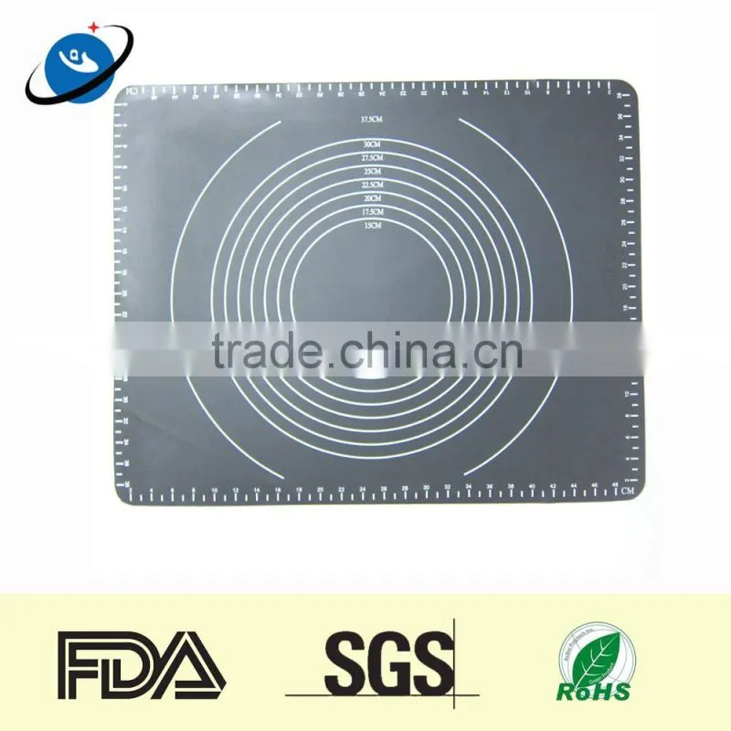 Silicone pastry mat with measurements