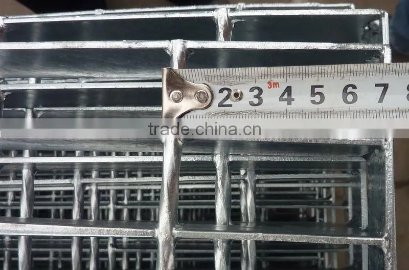 Steel grating