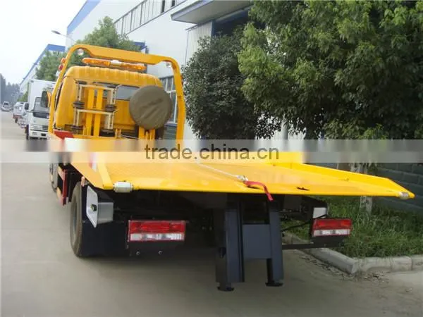 4x2 dongfeng small flatbed tow truck manufacturers
