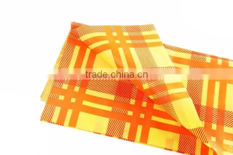 2016 china Supplier Good Quality Tnt Printed Cheap Nonwoven Tablecloths For Restaurant
