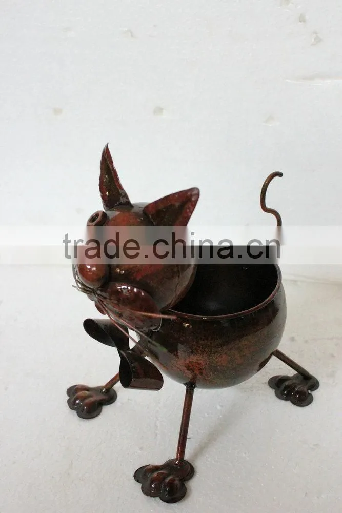 Flower pot with animal decor
