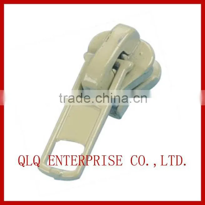 Auto lock zipper and slider