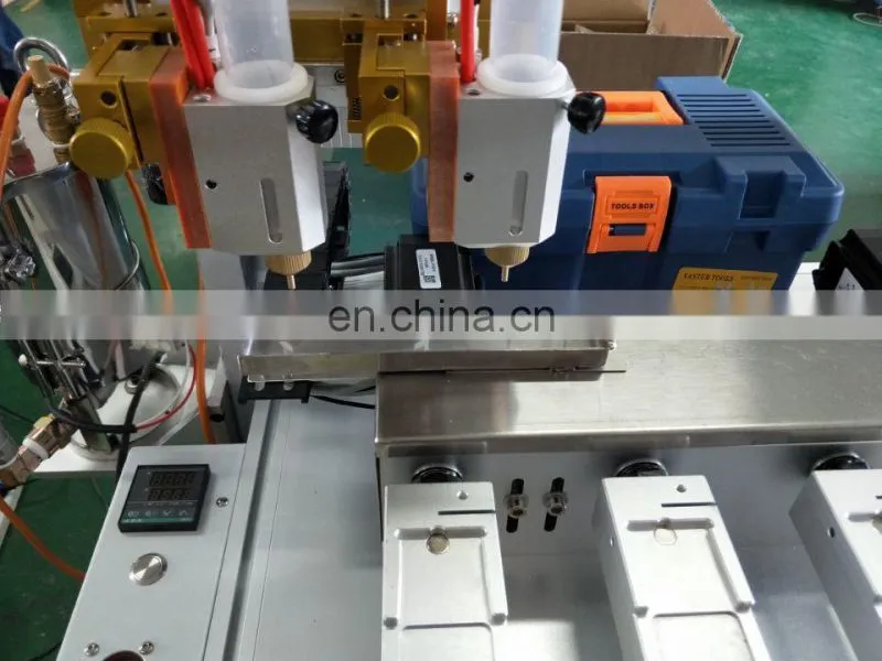 Glue dispensing robots automatically dispense solder paste with CE
