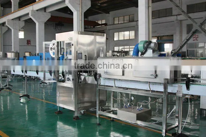 Sleeve labeling machine