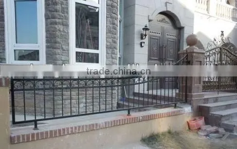 2014 Top-selling hand forged modern iron fence design