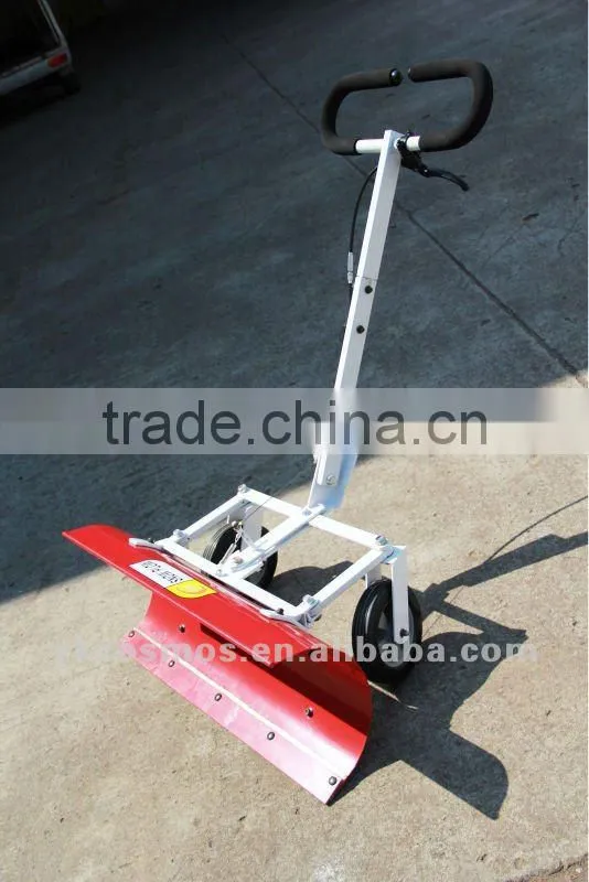 Snow shovels with wheels/hand operate snow plow