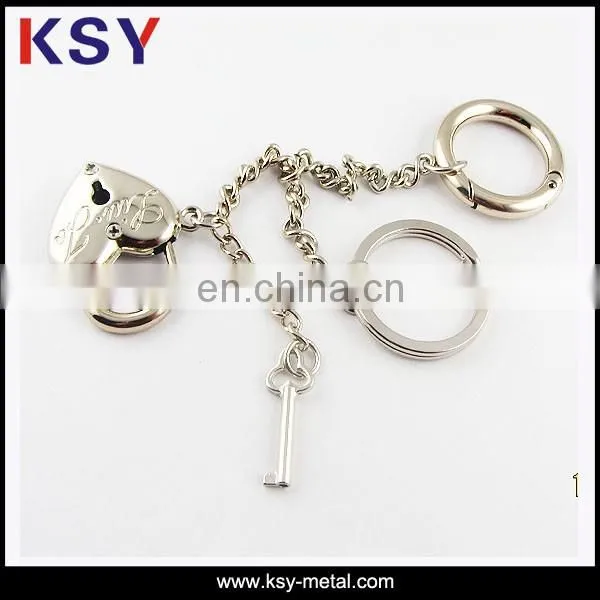 Wholesale fashion custom metal keychain