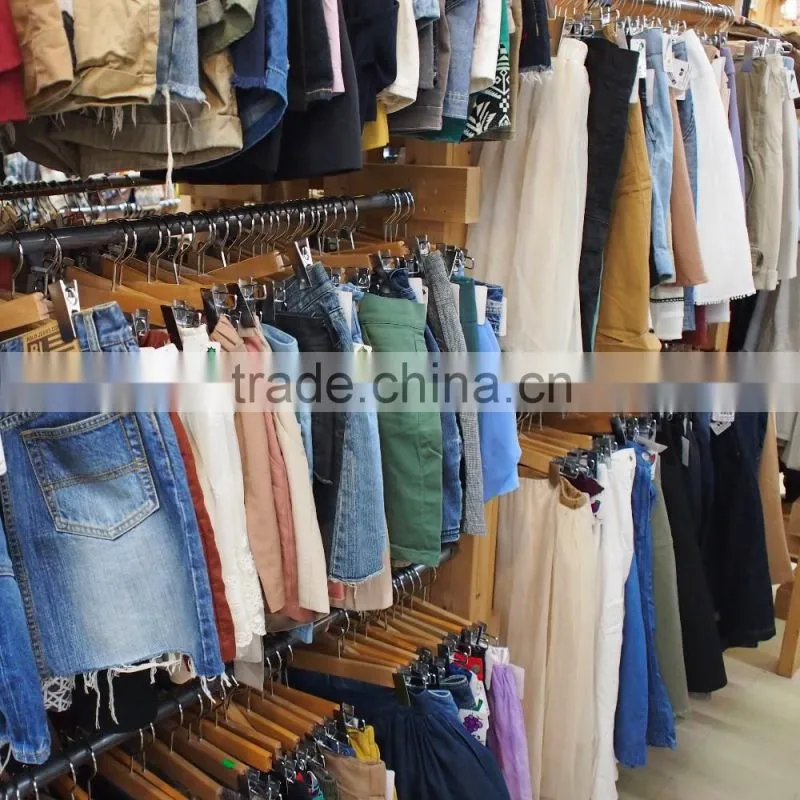 Various kinds of in stock second hand leather shoes in wide range of sizes