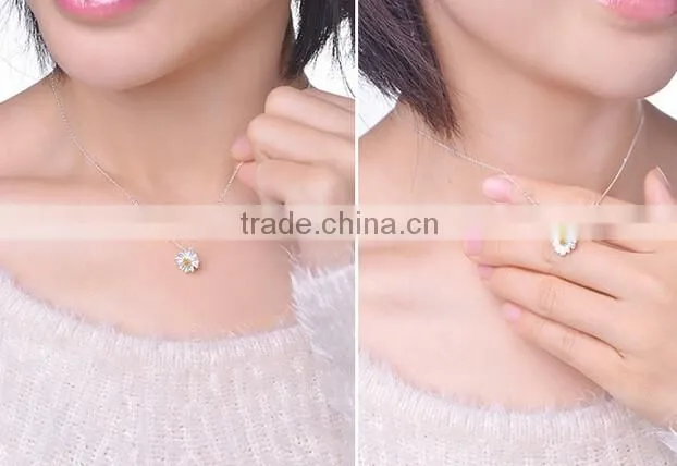 Sterling Silver Lovely Daisy Flower Charm Chain Pendant Necklace