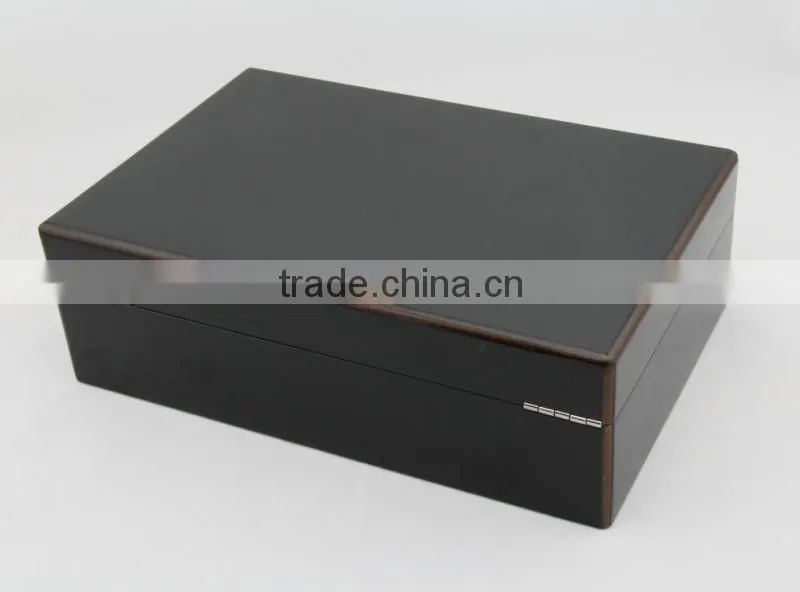 Luxury classice wooden jewelry box with key lock