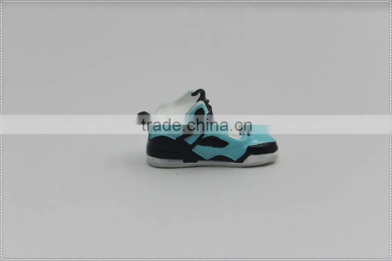 Wholesale price fast delivery christmas promotion item keychain/3d mini kobe shoe keychain