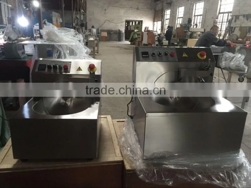 Cheaper price high quality chocolate forming machine/chocolate melting machine