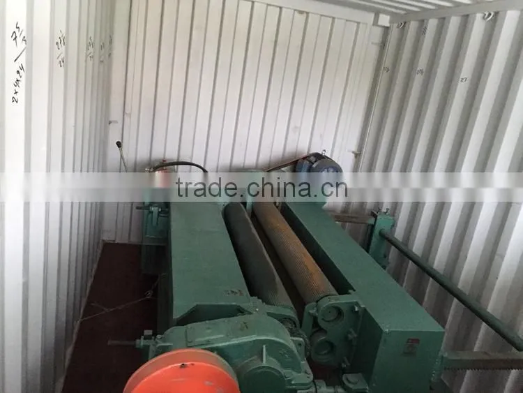 Hydraulic log barking and rounding machine for plywood factory