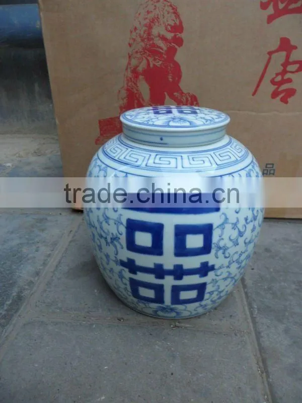 Chinese antique Ceramic Vase/white and blue ceramic vase