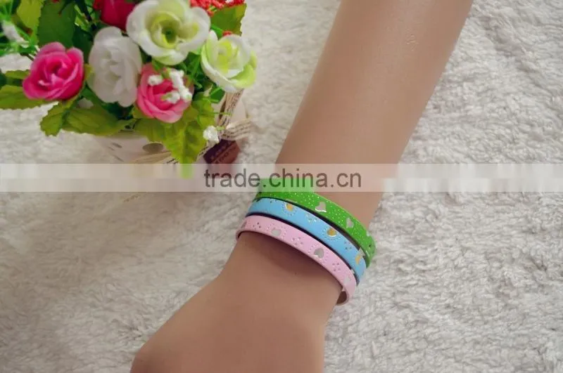 Beautiful Hearts Pattern PU leather Wristbands