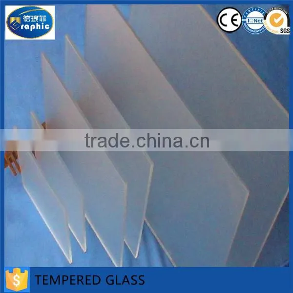 Customized size solar panel low iron tempered glass in alibaba