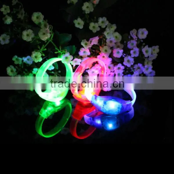 2016 Cool Novelty Gifts Vibrating Led Bracelet