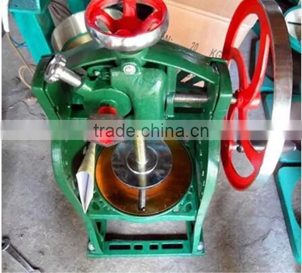 2016 hot sale manual ice crusher/ice crushing machine/ice shaver for small house(email:millie@jzzhiyou.com)