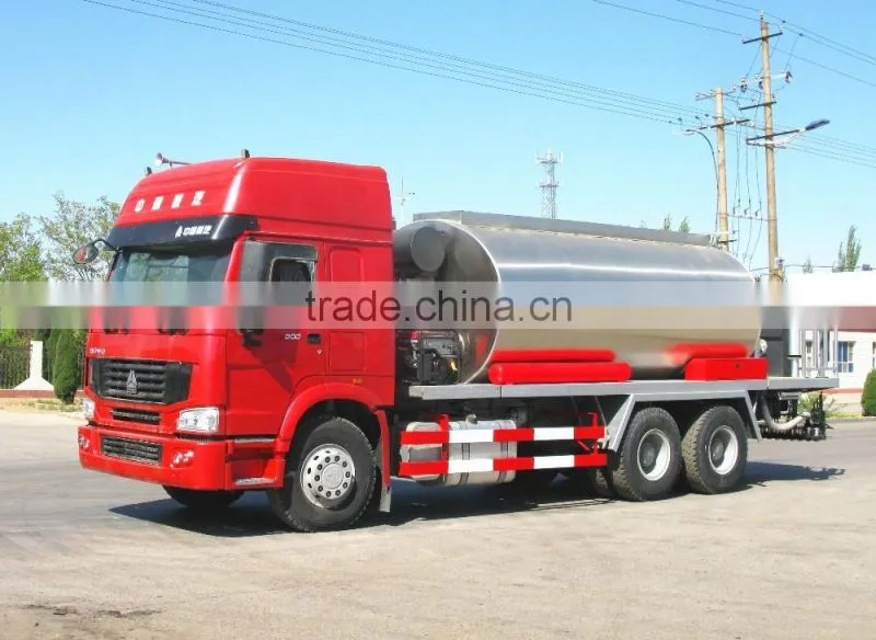 SINOTRUK HOWO 12000L bitumen distributor paving truck for sale