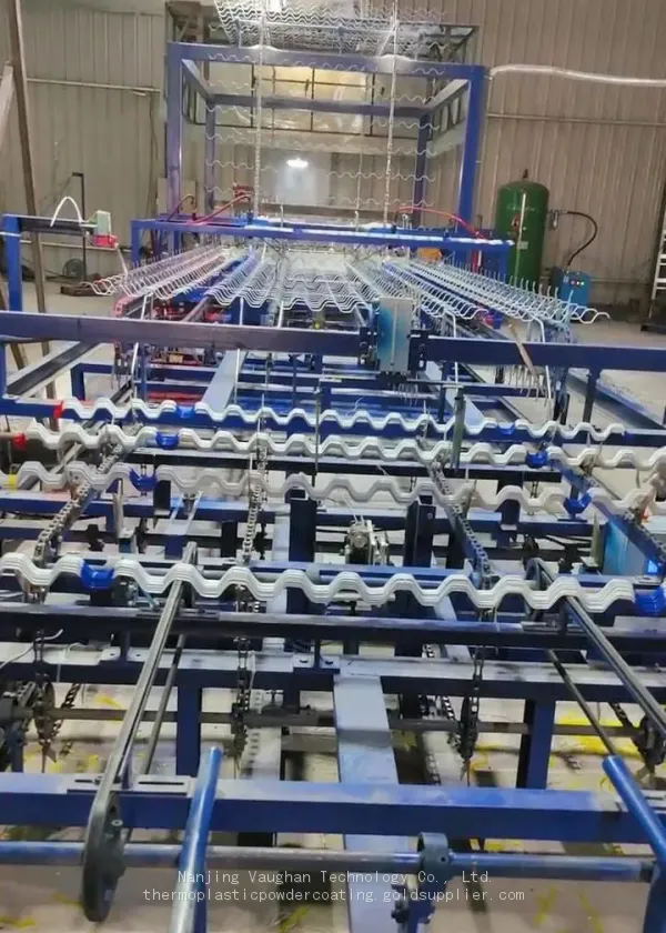 Equipamiento de recubrimiento por inmersión en plástico de alta eficiencia para un acabado uniforme de alambre ondulado en zigzag