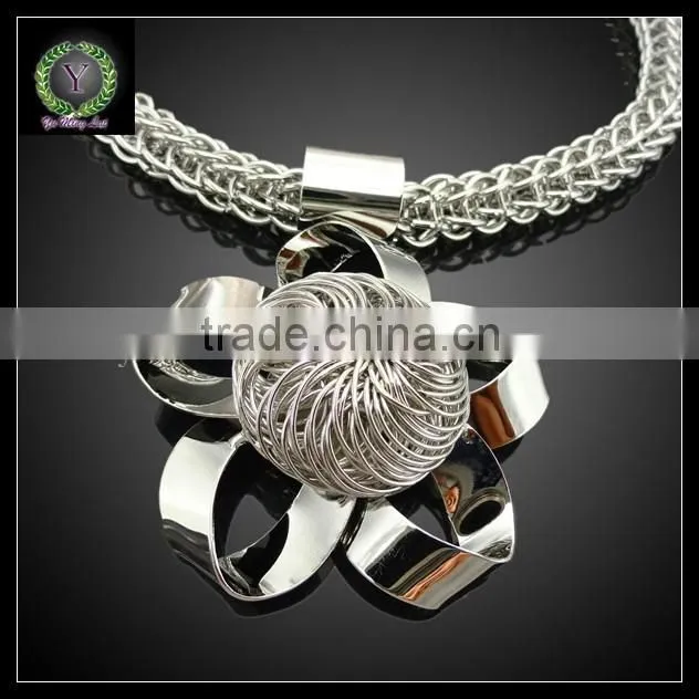 beatiful fashion jewerly set in Silver