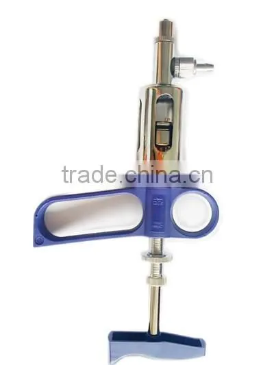 Large connecting syringe for animal