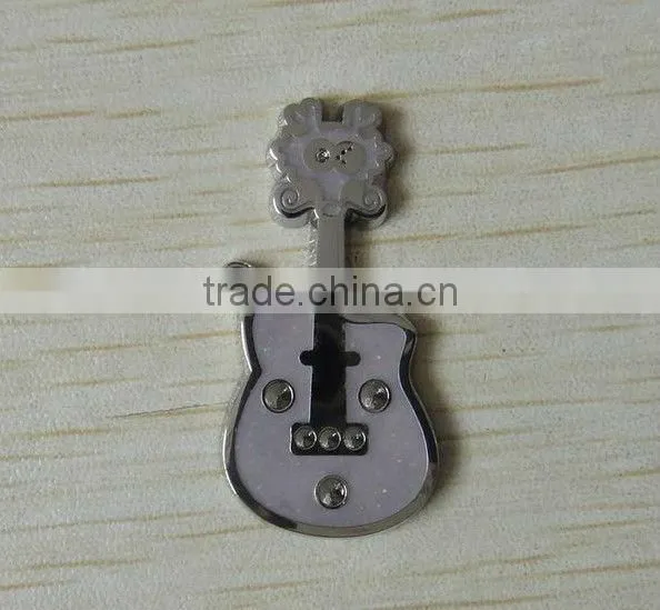 customized metal pendant with filled color
