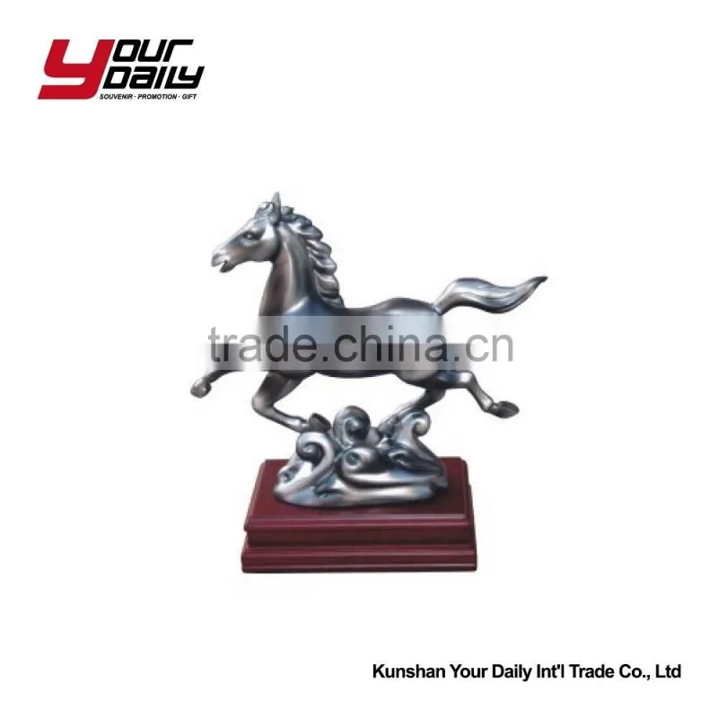 Top quality lovely groom and bride figurines hand paint resin wedding cake topper