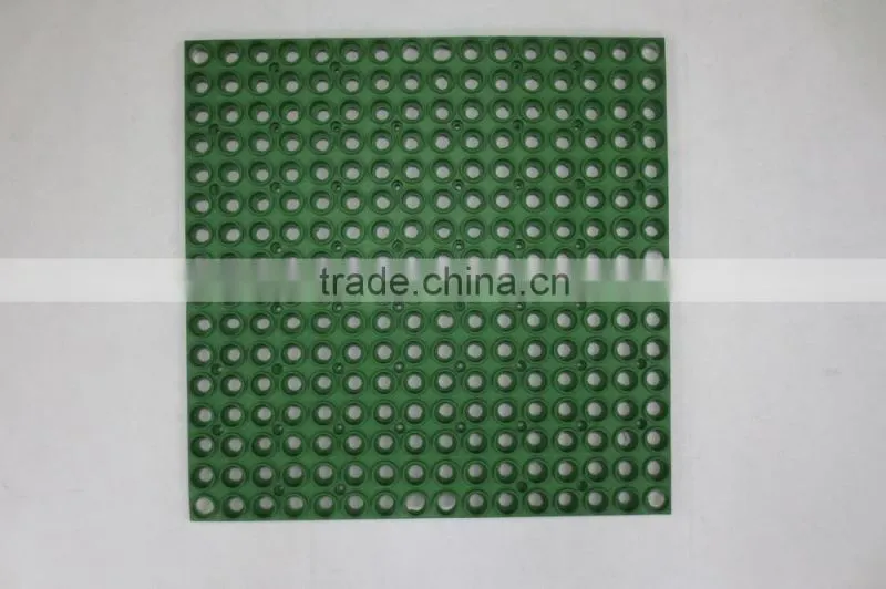 Porous drainage rubber mat
