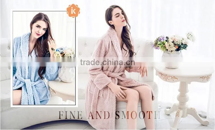 China Solid Color Cozy Microfiber Waffle Bathrobe