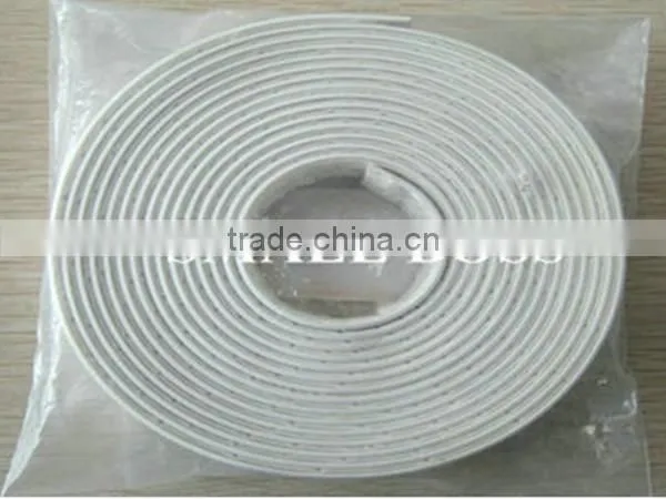 Caulk sealing strip